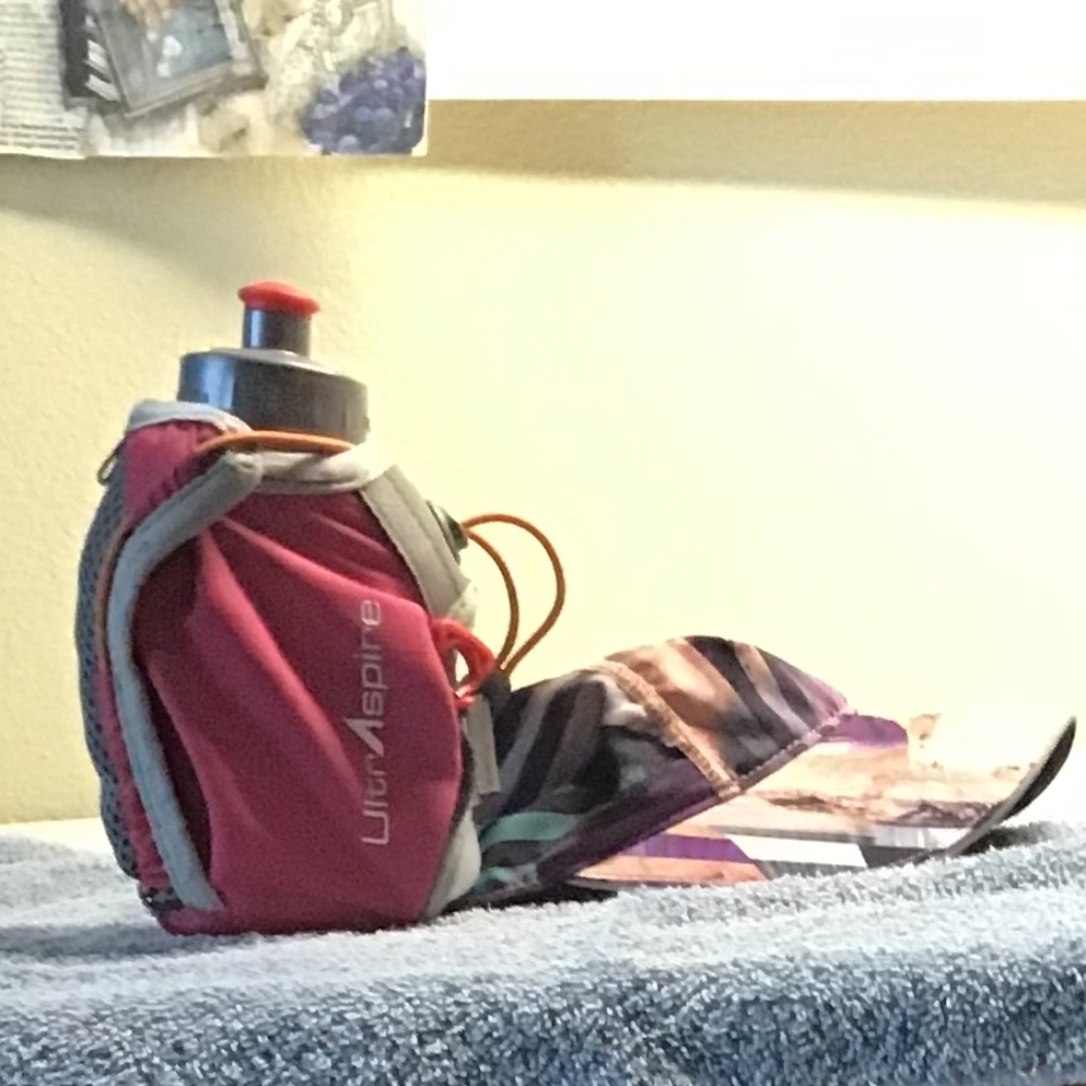 Brooks running hat & running water bottle